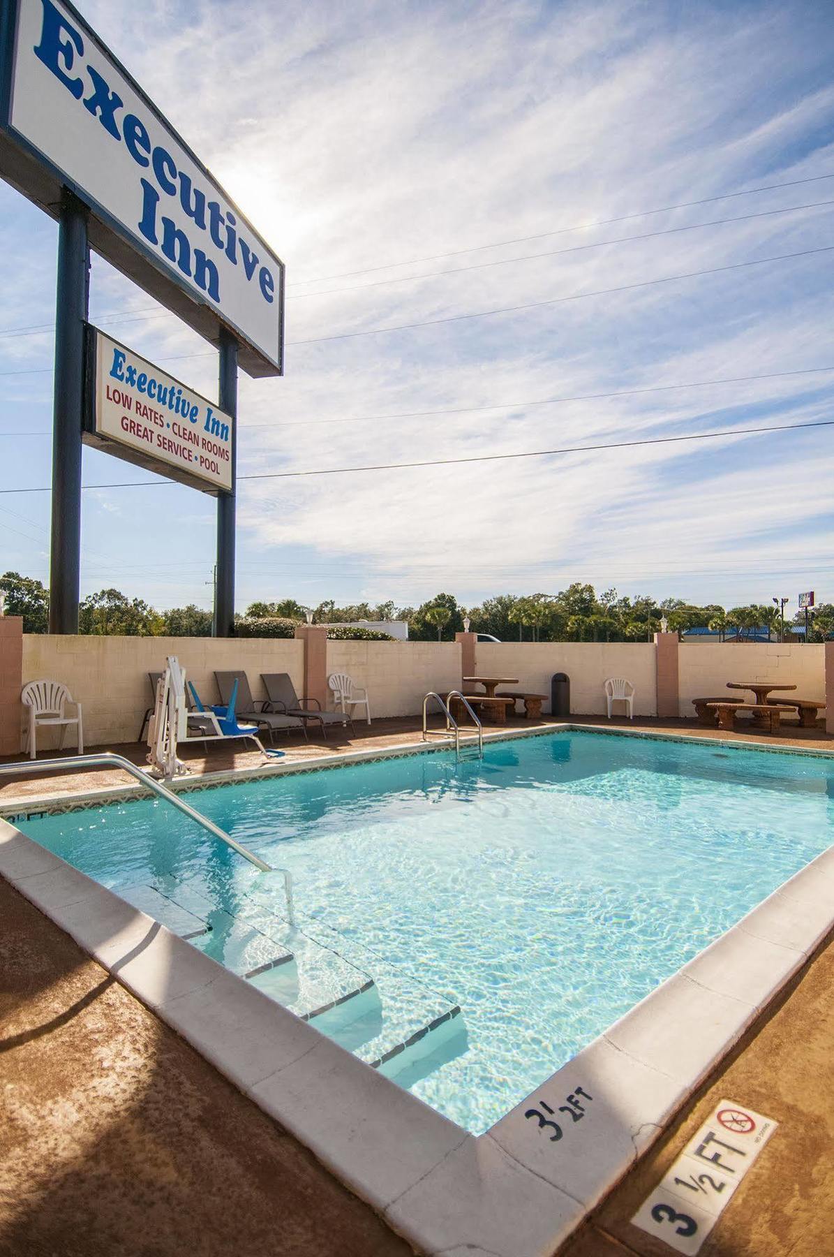 Executive Inn Pensacola Exterior photo