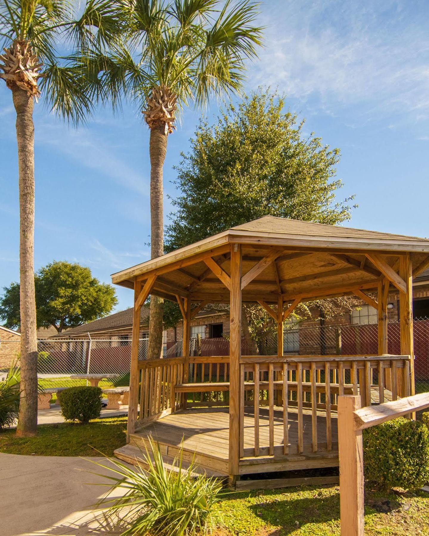 Executive Inn Pensacola Exterior photo